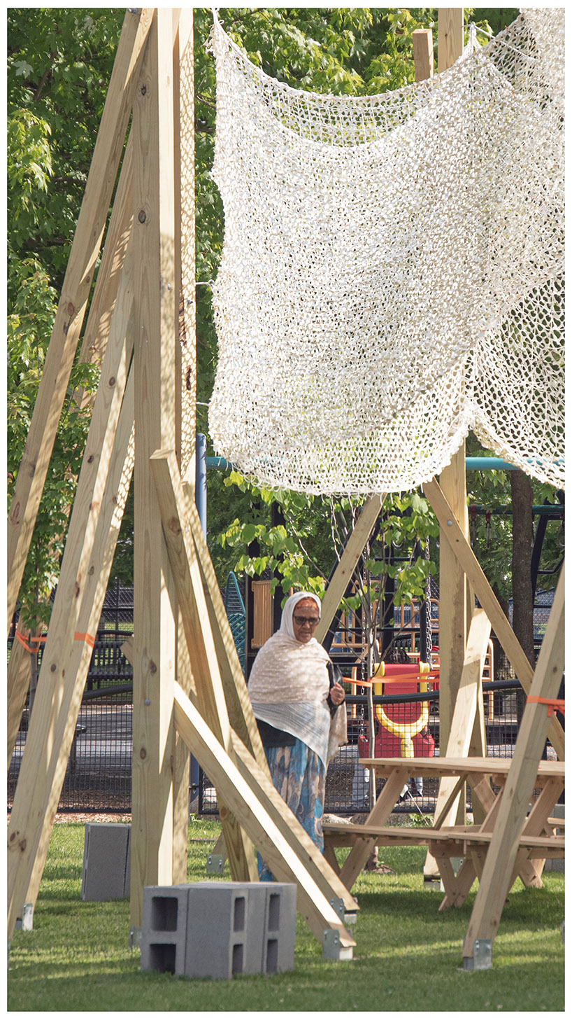 Alsar Atelier diseña una sala comunitaria que desaparece para mitigar el efecto isla de calor urbano 5