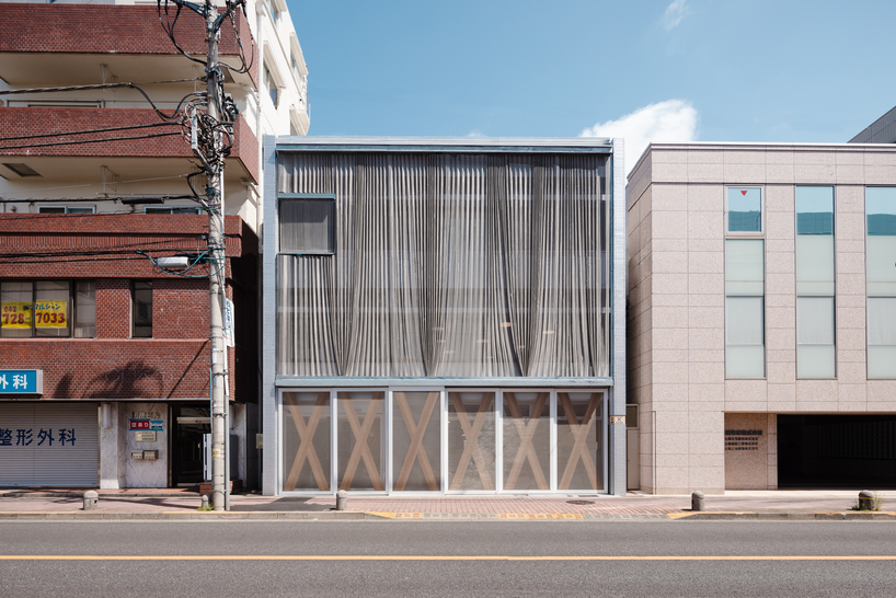 T2P architects seal the X office facade with a metallic mesh curtain in tokyo