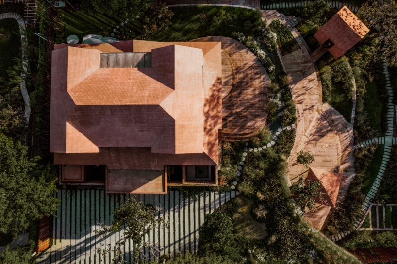 KiKi ARCHi's countryside guest house in china emerges from within a cascading landscape