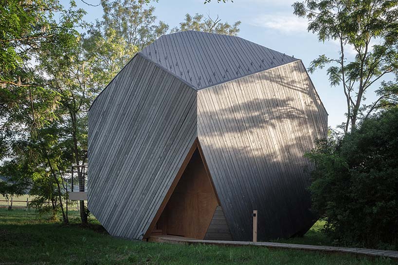 Hello Wood's Resort weaves six boulder-like cabins in rural Hungary