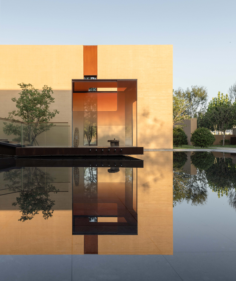 earth-toned concrete walls intertwine to form hot spring hotel by studio A+ in china