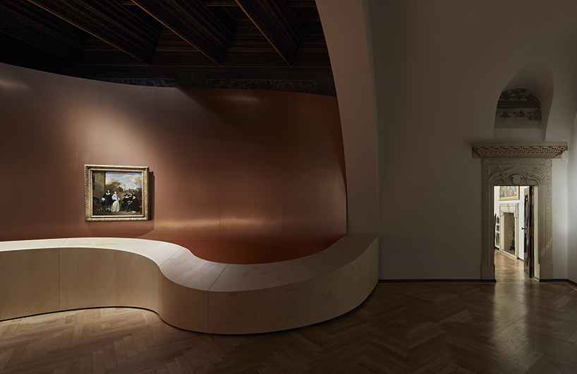 narchitektura creates chapel like interior for renaissance paintings 4