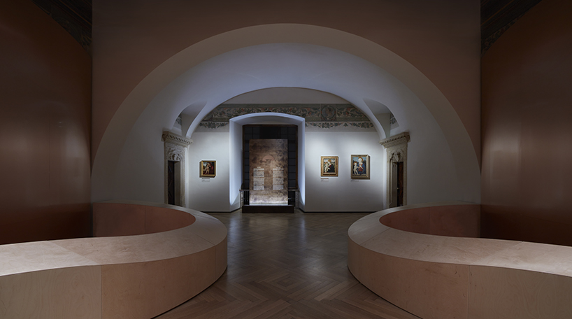 narchitektura creates chapel like interior for renaissance paintings 5