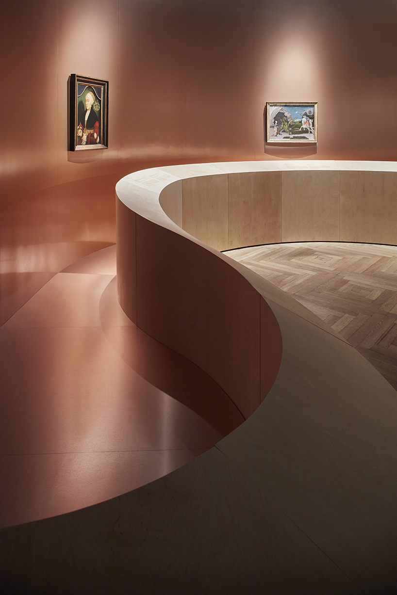 narchitektura creates chapel like interior for renaissance paintings 7