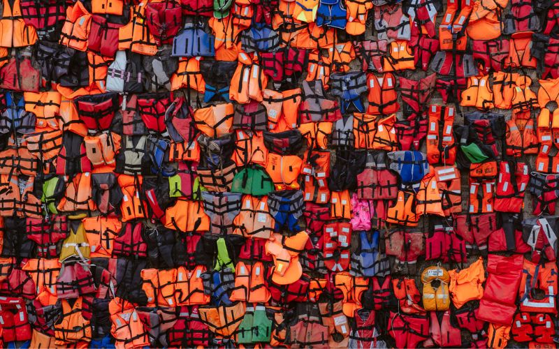 ai weiwei installs 2000 life jackets of syrian refugees at québec royal battery