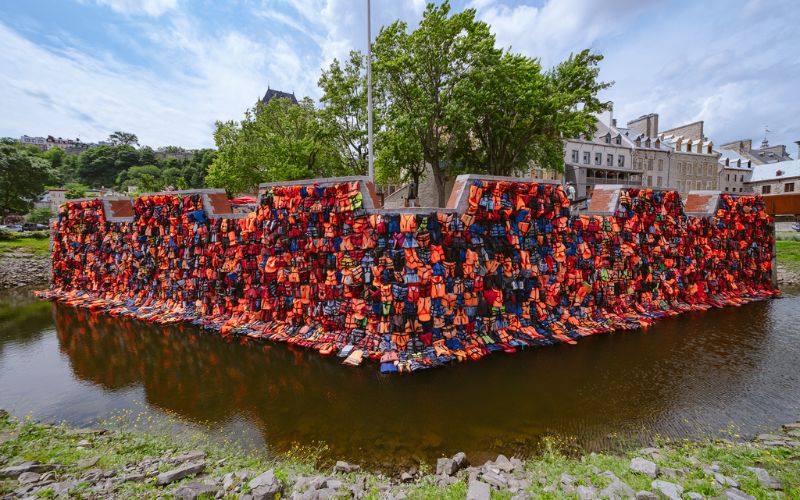 ai weiwei installs 2000 life jackets of syrian refugees at québec royal battery