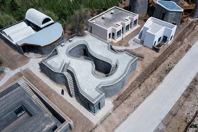 curvilinear courtyard guest house inspired by the rivers and lakes of the rural areas of southern China 4