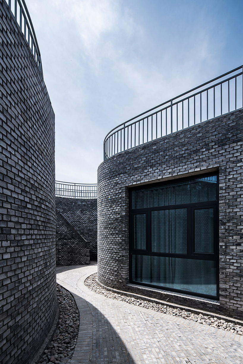 curvilinear courtyard guest house inspired by the rivers and lakes of rural southern China 7