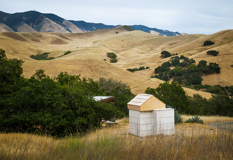 asymmetric wood installation highlights the distinct architecture of california's central valley