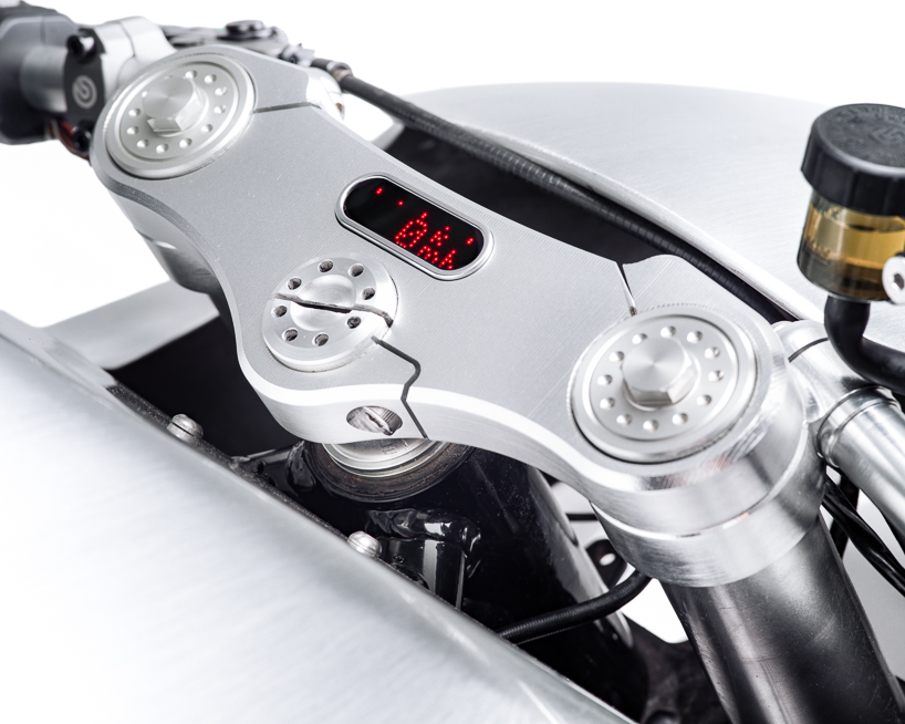 bandit9 combines hand-brushed aluminum and carbon fiber in ducati 821 motorcycle - 7