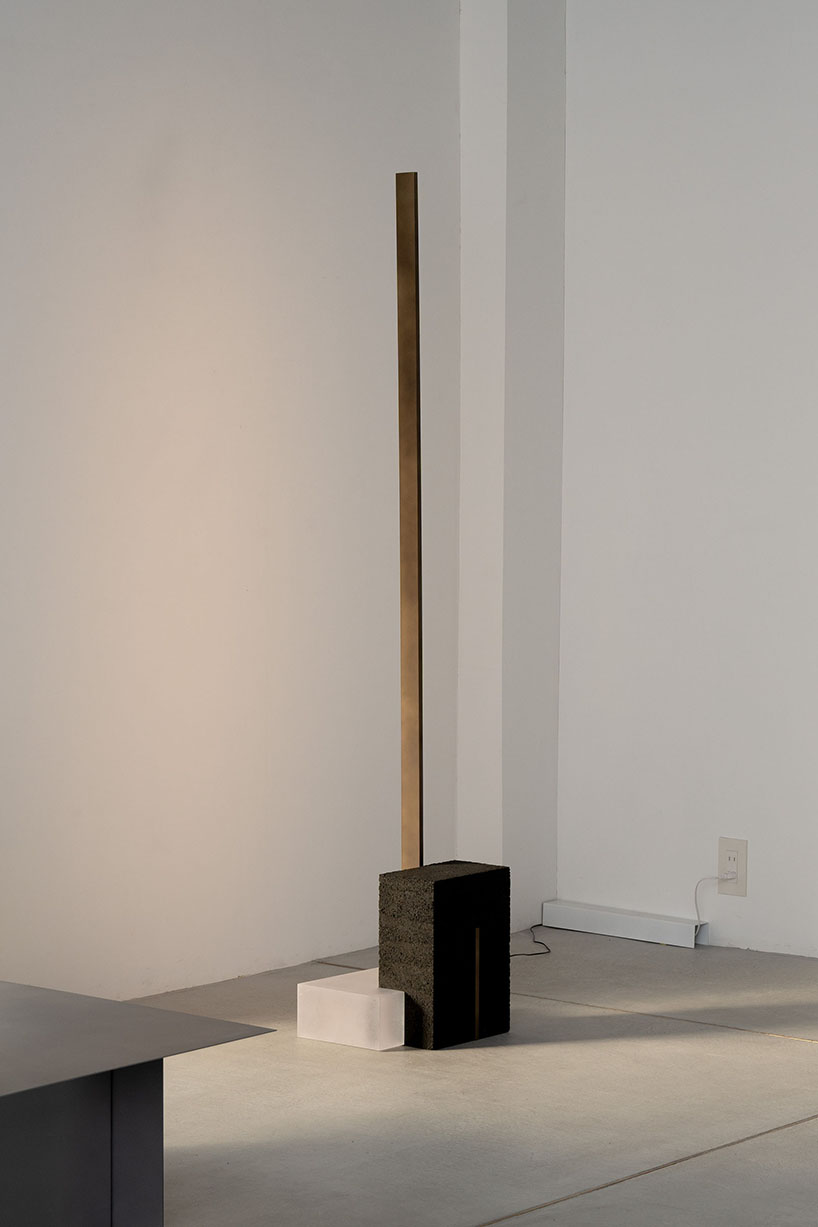 Koizumi lanza la nueva serie de muebles asfálticos 11