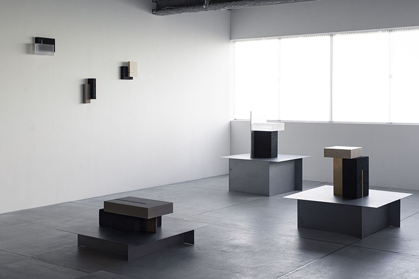 El asfalto se une a materiales dispares en la colección de muebles de Koizumi