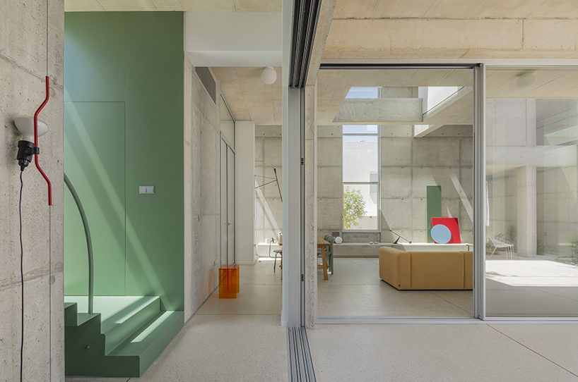 Las casas suburbanas de Nicosia se elevan como antiguas rocas talladas 7