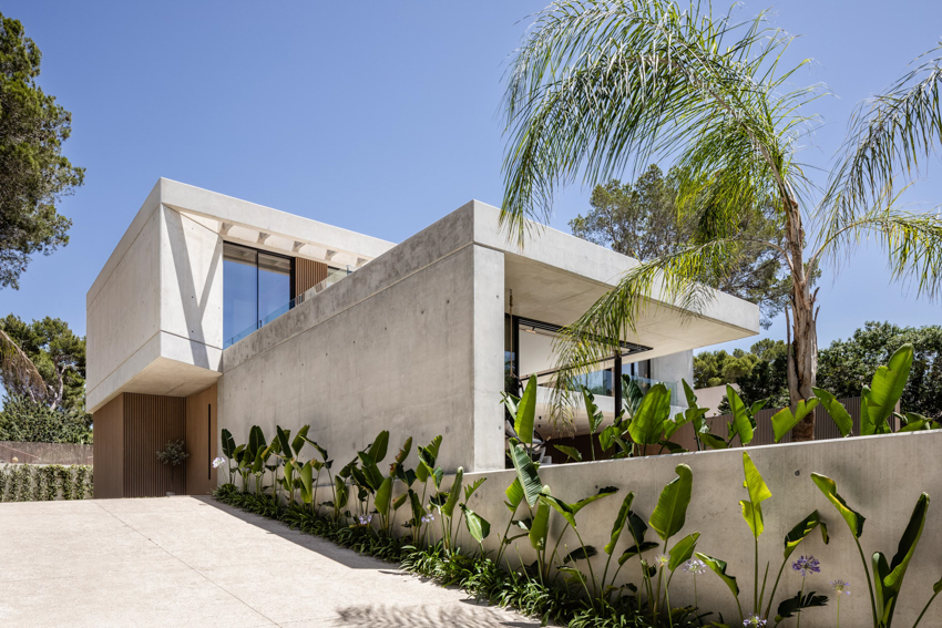 concrete 'envy house' exudes contemporary mediterranean sophistication in mallorca