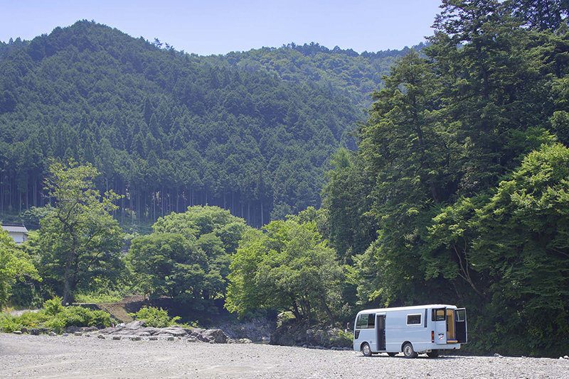 moo flat design transforms mini bus into fully-equipped mobile office