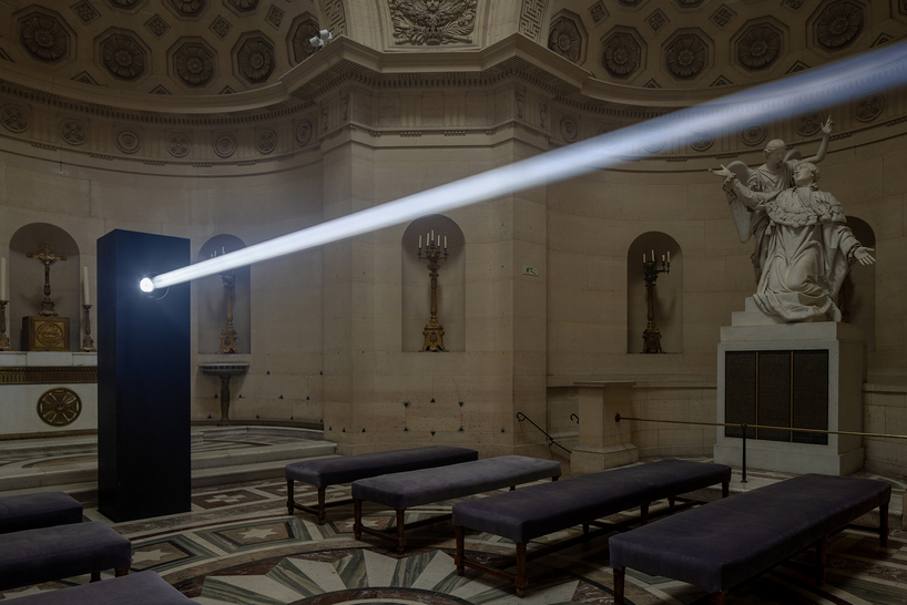 a beam of white light carves through paris' historical chapel - 7