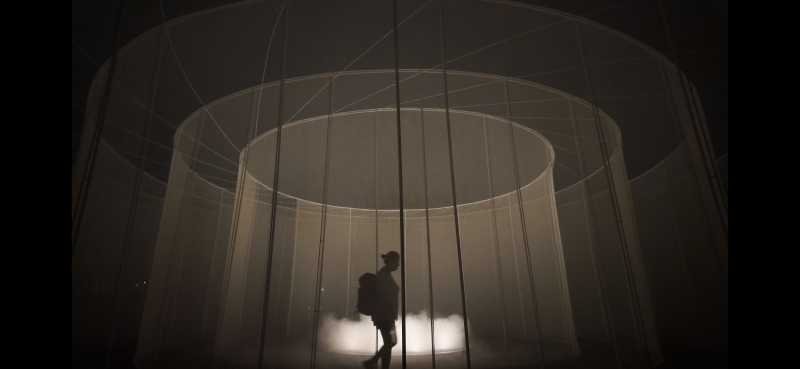 TLS' bamboo maze installation wrapped in mesh emits a luminous mist in chengdu