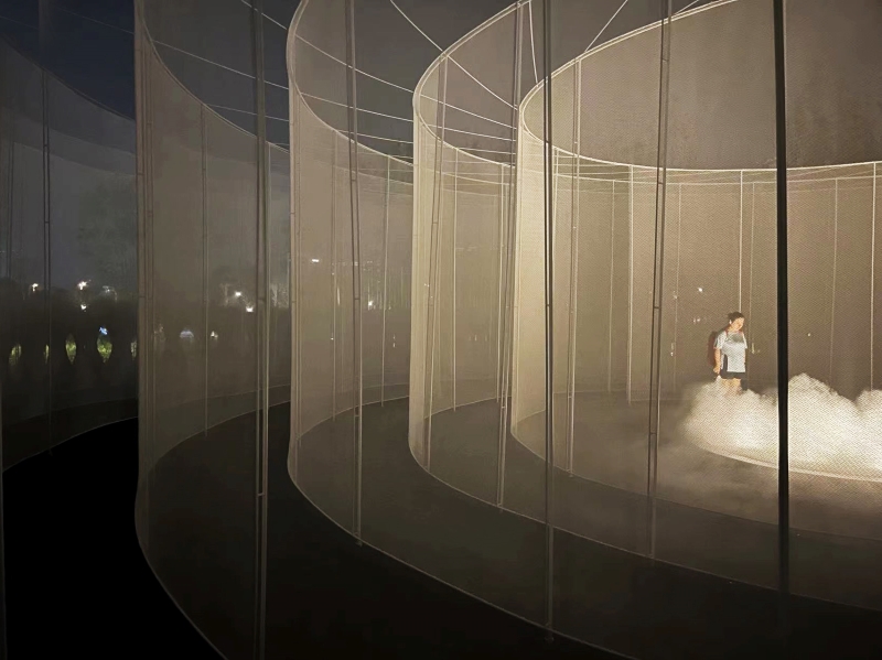 TLS' bamboo maze installation wrapped in mesh emits a luminous mist in chengdu