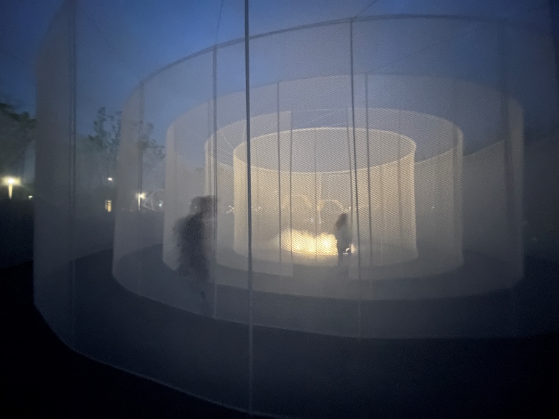 TLS' bamboo maze installation wrapped in mesh emits a luminous mist in chengdu