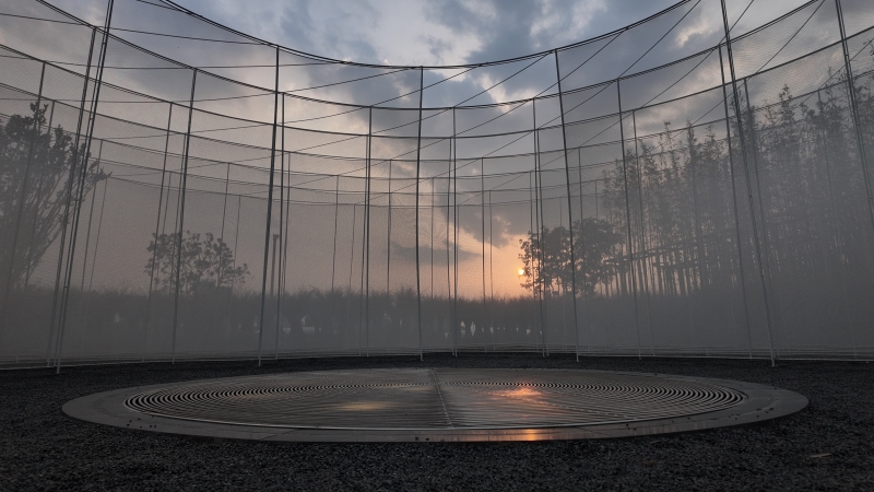 TLS' bamboo maze installation wrapped in mesh emits a luminous mist in chengdu