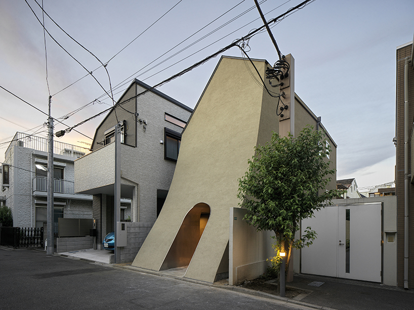Tan Yamanouchi and AGWL's introverted facade hides a manga artist's two-level home studio in Tokyo
