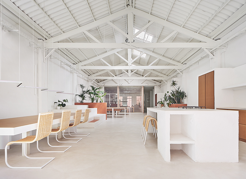reconversion of a warehouse into a multi purpose office space in barcelona 4