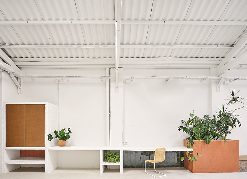 reconversion of a warehouse into a multi purpose office space in barcelona 7