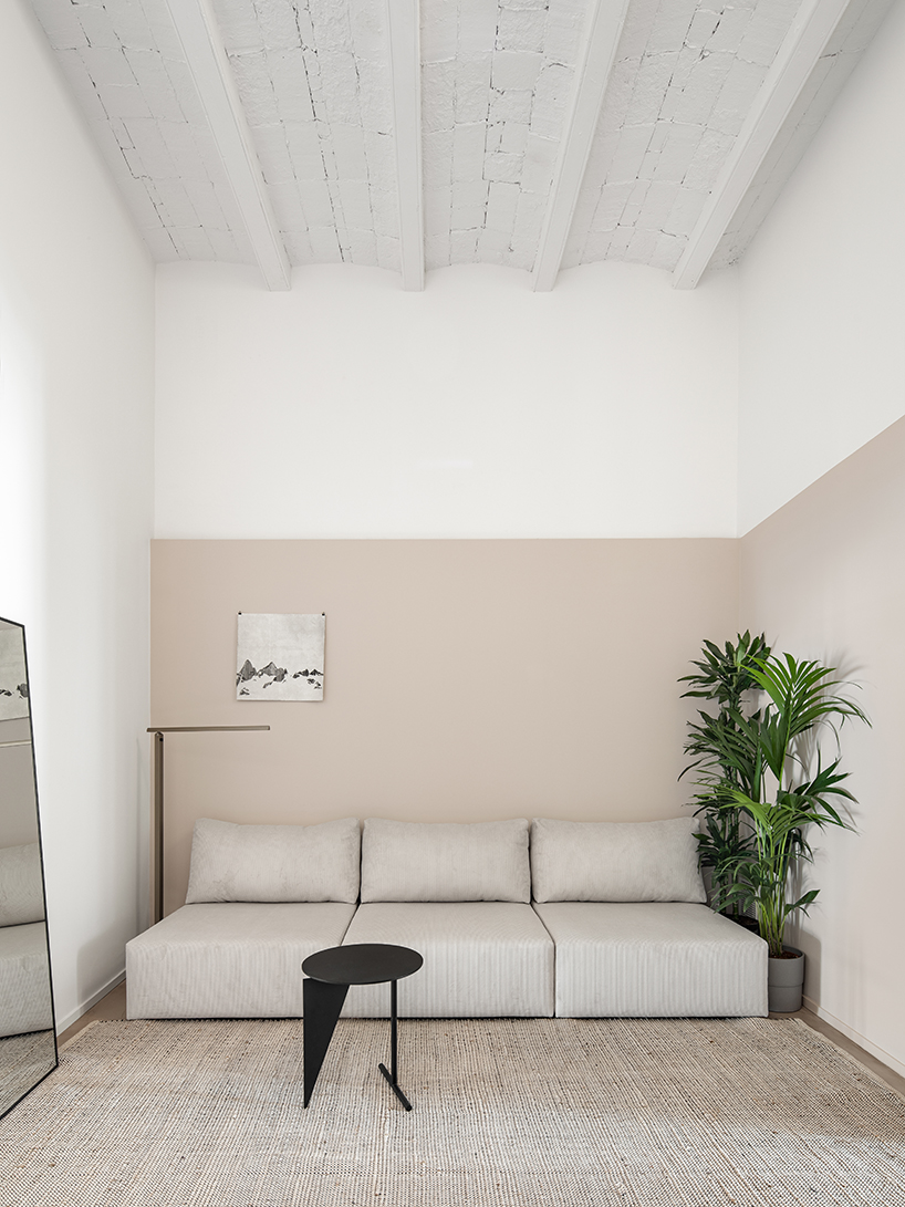 castillejos project reconversion of a commercial premise into a loft apartment in barcelona 12