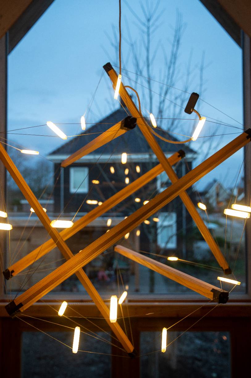 sculptural tensegrity lamp by Piet Hein strikes a balance between compression and tension