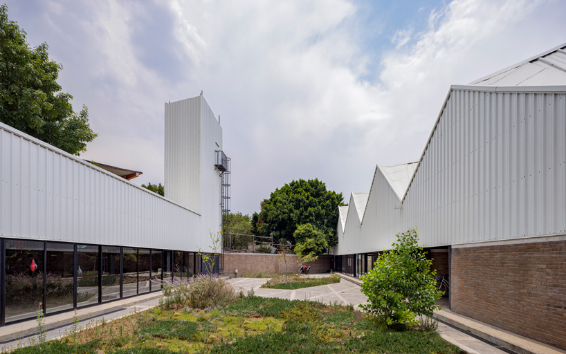metallic roof shapes triangular folds atop a|911's cultural infrastructure in mexico city