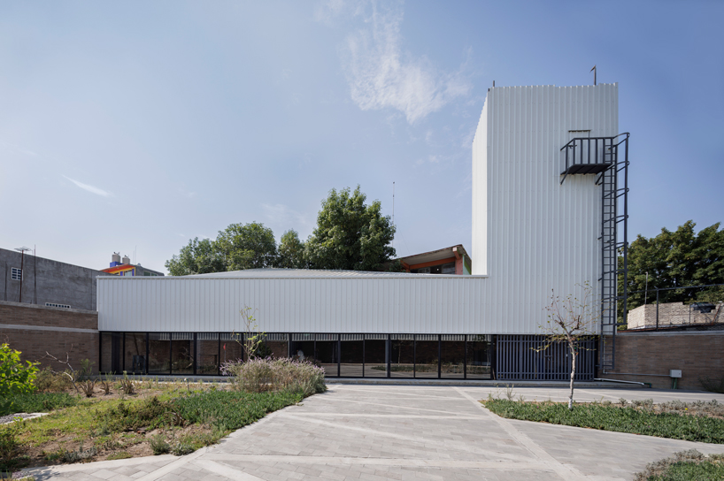 metallic roof shapes triangular folds atop a|911's cultural infrastructure in mexico city
