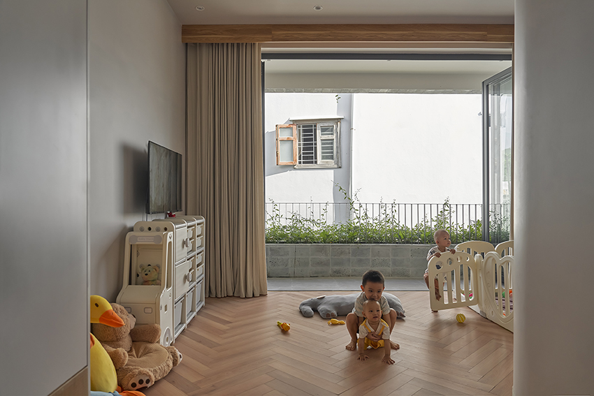 28'creative studio smooths the edges of family residence's interior in vietnam