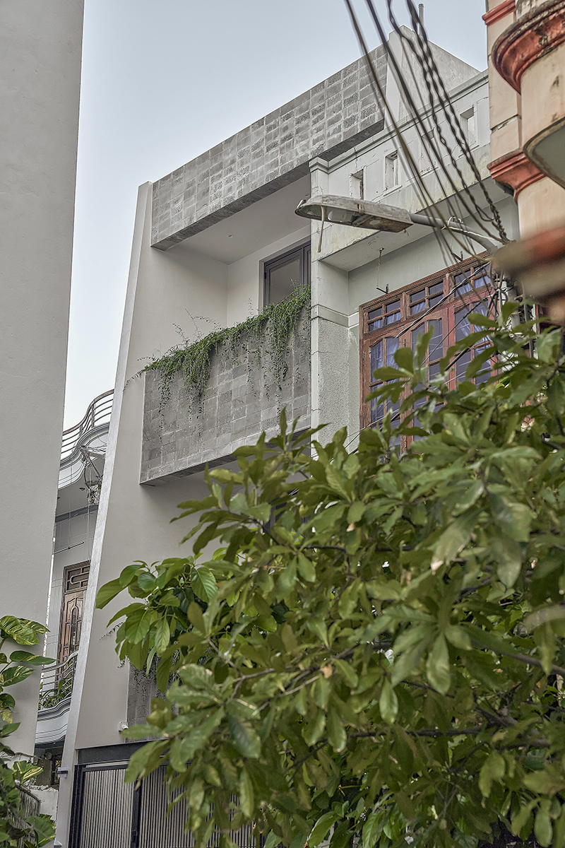 28'creative studio smooths the edges of family residence's interior in vietnam