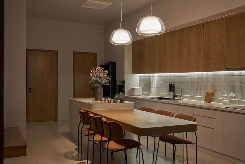 28'creative studio smooths the edges of family residence's interior in vietnam