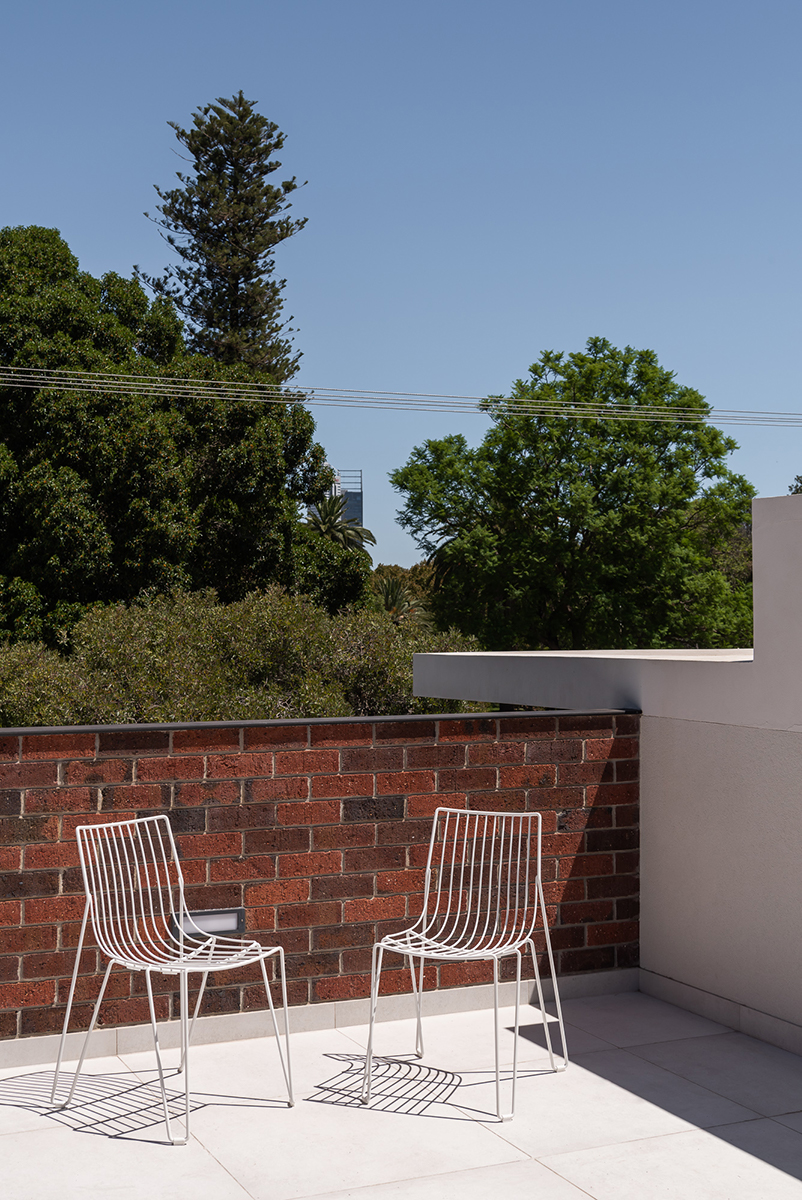 red brickwork and bone-colored walls compose hyde park house's facade in australia