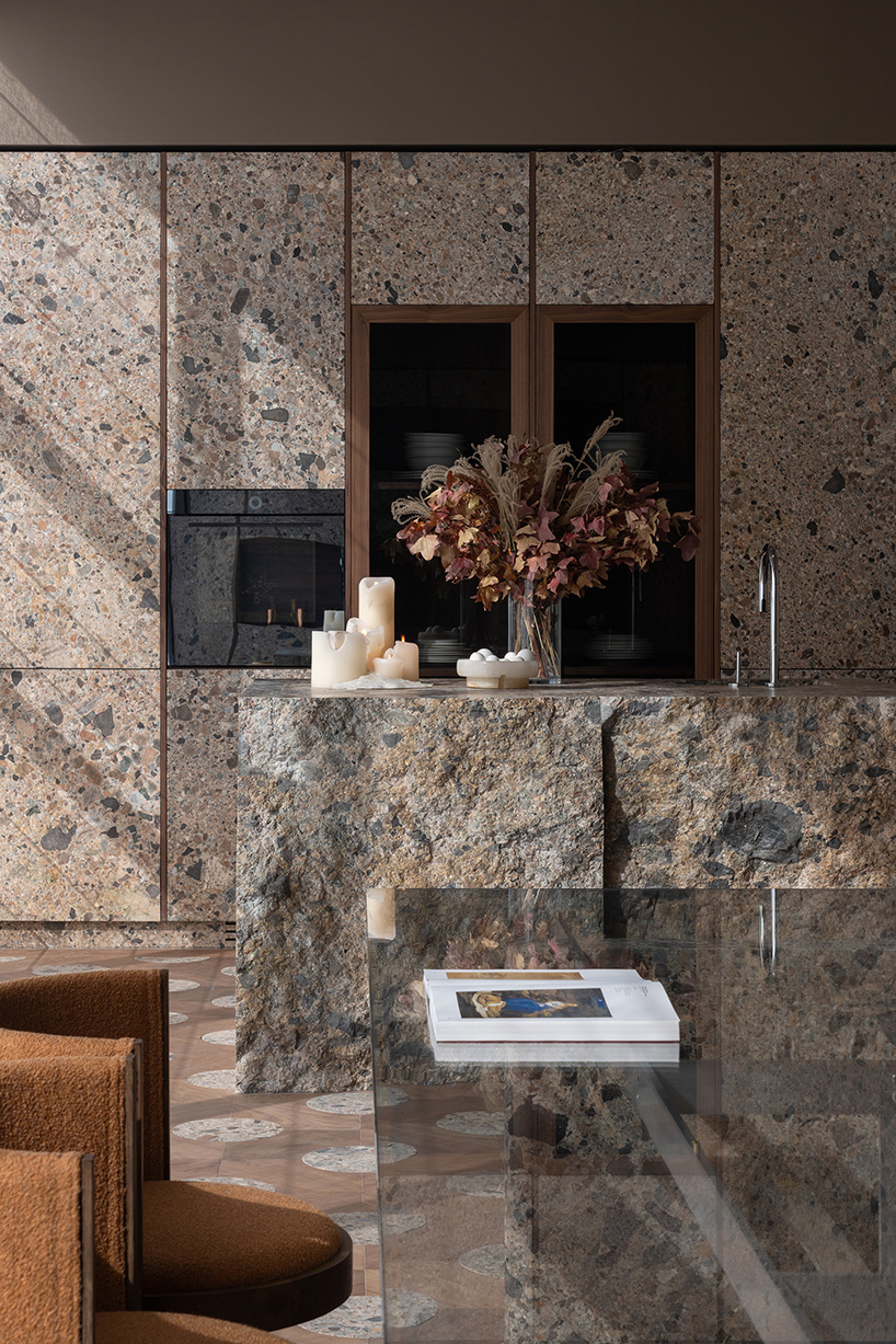 green marble clads gallery showroom&rsquo;s immersive interiors in shenzhen