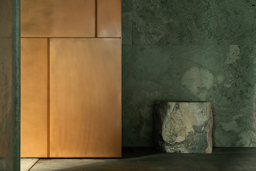 green marble clads gallery showroom&rsquo;s immersive interiors in shenzhen