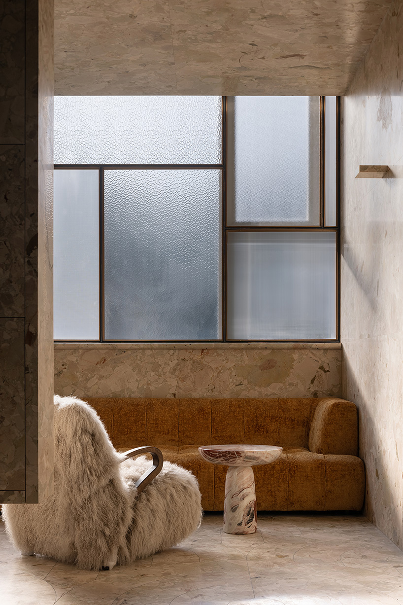 green marble clads gallery showroom&rsquo;s immersive interiors in shenzhen