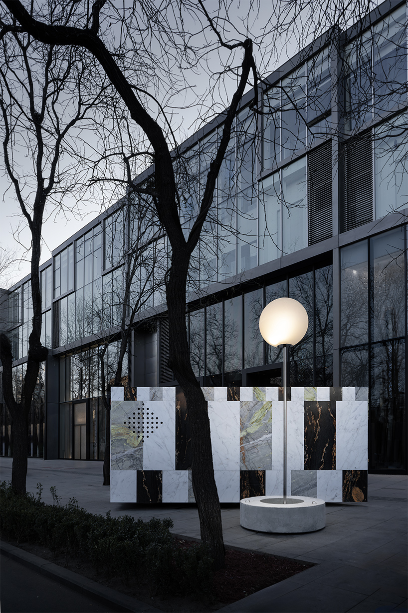 three-toned marble facades clad floating kiosk in beijing’s urban fabric - 8