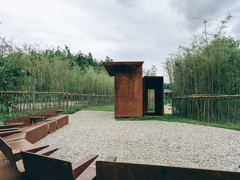 El pabellón de acero rítmico de Studio DL serpentea a través del bosque de bambú junto al río chino