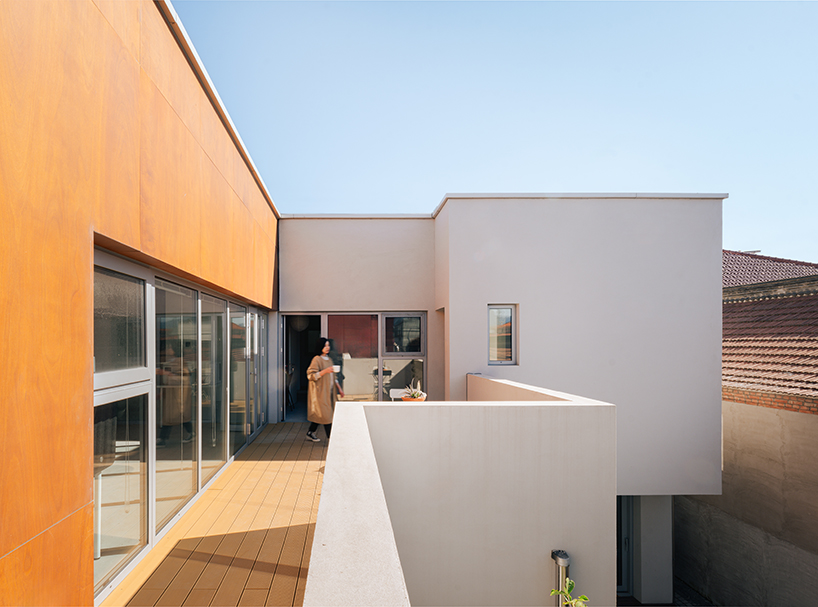 flexible courtyards craft self-developed hybrid residence by DL atelier in beijing