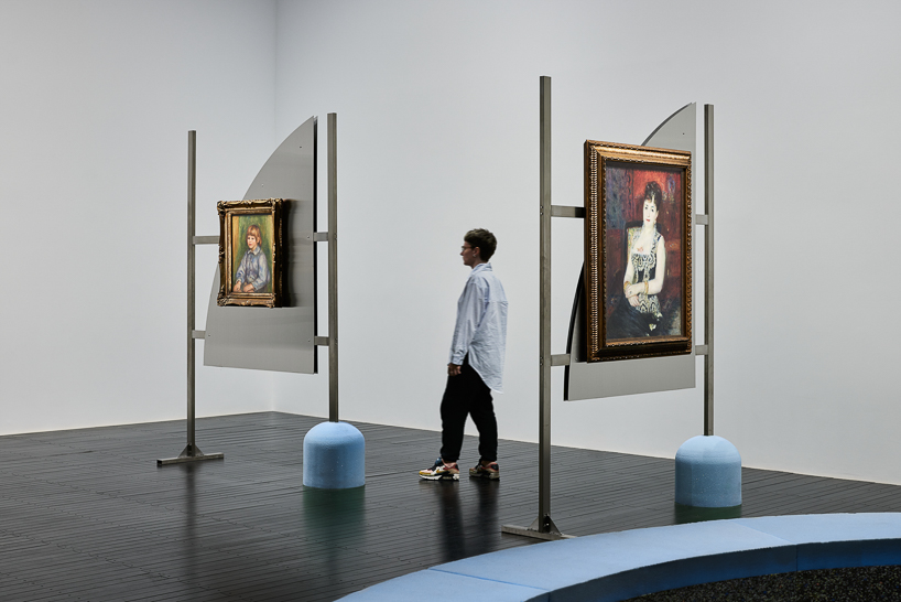 Juliana Gody mengulangi Lina Bo Bardi's Glass Casels dengan Bentuk Lembut Untuk Masp Renoir Show