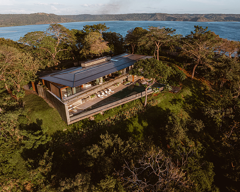 cantilevered planes of QBO3 arquitectos' casa yume frame tropical views in costa rica