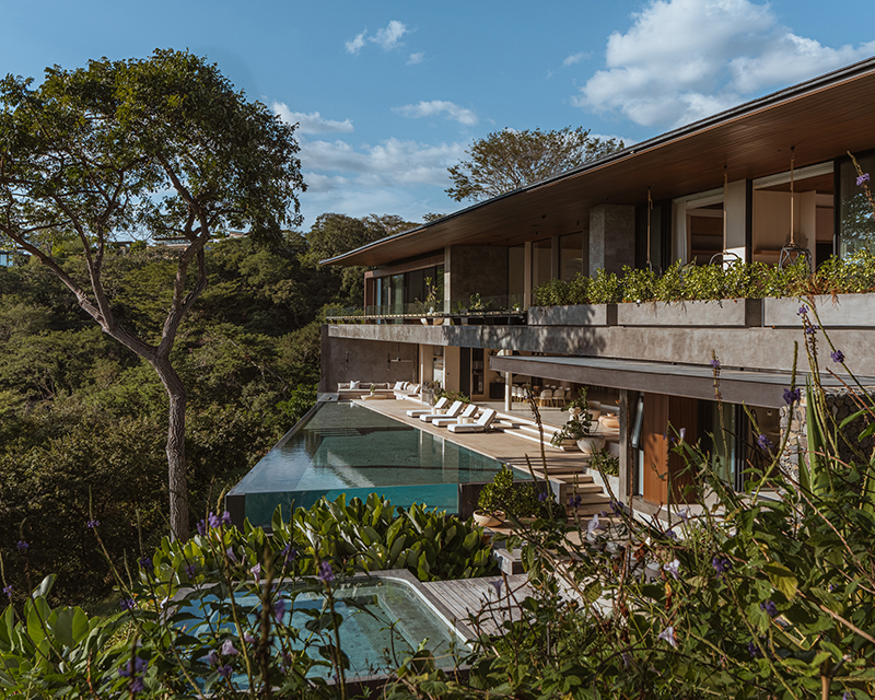 cantilevered planes of QBO3 arquitectos' casa yume frame tropical views in costa rica