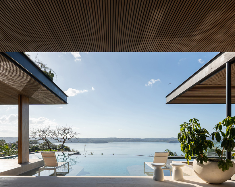 QBO3 arquitectos embeds casa enoki's staggered platforms in tropical forest of costa rica