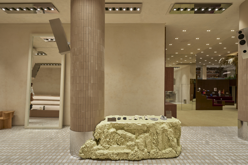 el Departmentamento diseñó la nueva tienda insignia de Hoffs Velázquez, inspirada en los Campos Elíseos número 10, desaparecidos hace mucho tiempo, de Madrid