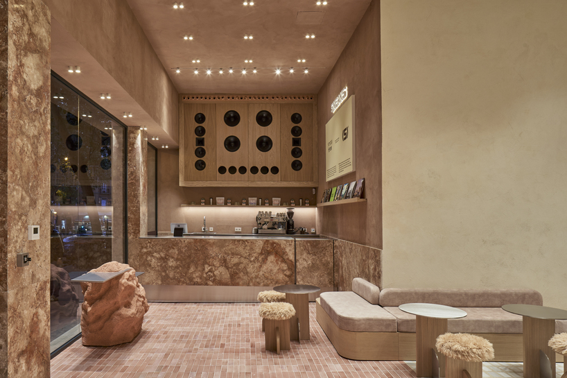 el Departmentamento diseñó la nueva tienda insignia de Hoffs Velázquez, inspirada en los Campos Elíseos 2 de Madrid, desaparecidos hace mucho tiempo