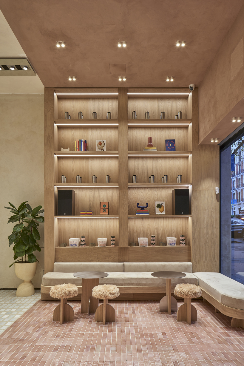 el Departmentamento diseñó la nueva tienda insignia de Hoffs Velázquez, inspirada en los Campos Elíseos número 3 perdidos hace mucho tiempo en Madrid