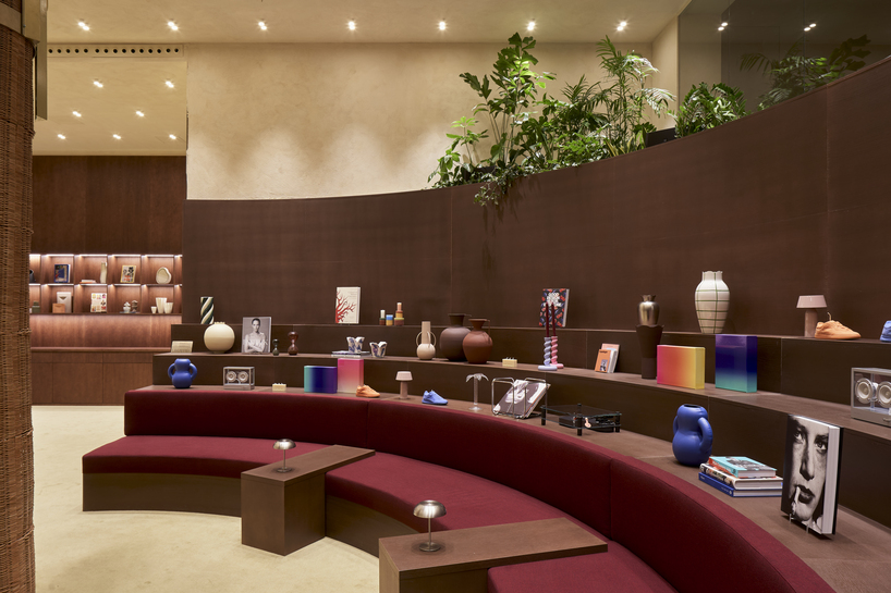 el Departmentamento diseñó la nueva tienda insignia de Hoffs Velázquez, inspirada en los cinco Campos Elíseos de Madrid, desaparecidos hace mucho tiempo