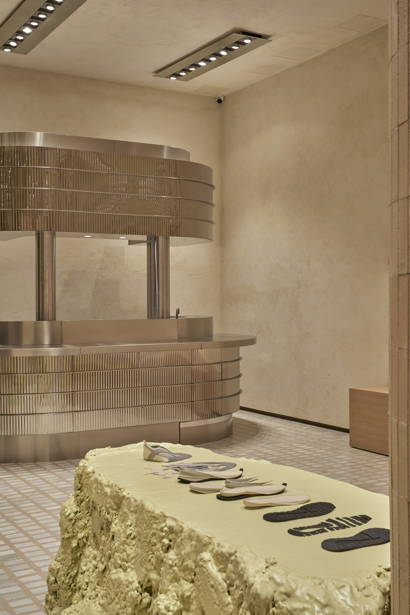 el Departmentamento diseñó la nueva tienda insignia de Hoffs Velázquez, inspirada en los Campos Elíseos número 7 perdidos hace mucho tiempo en Madrid